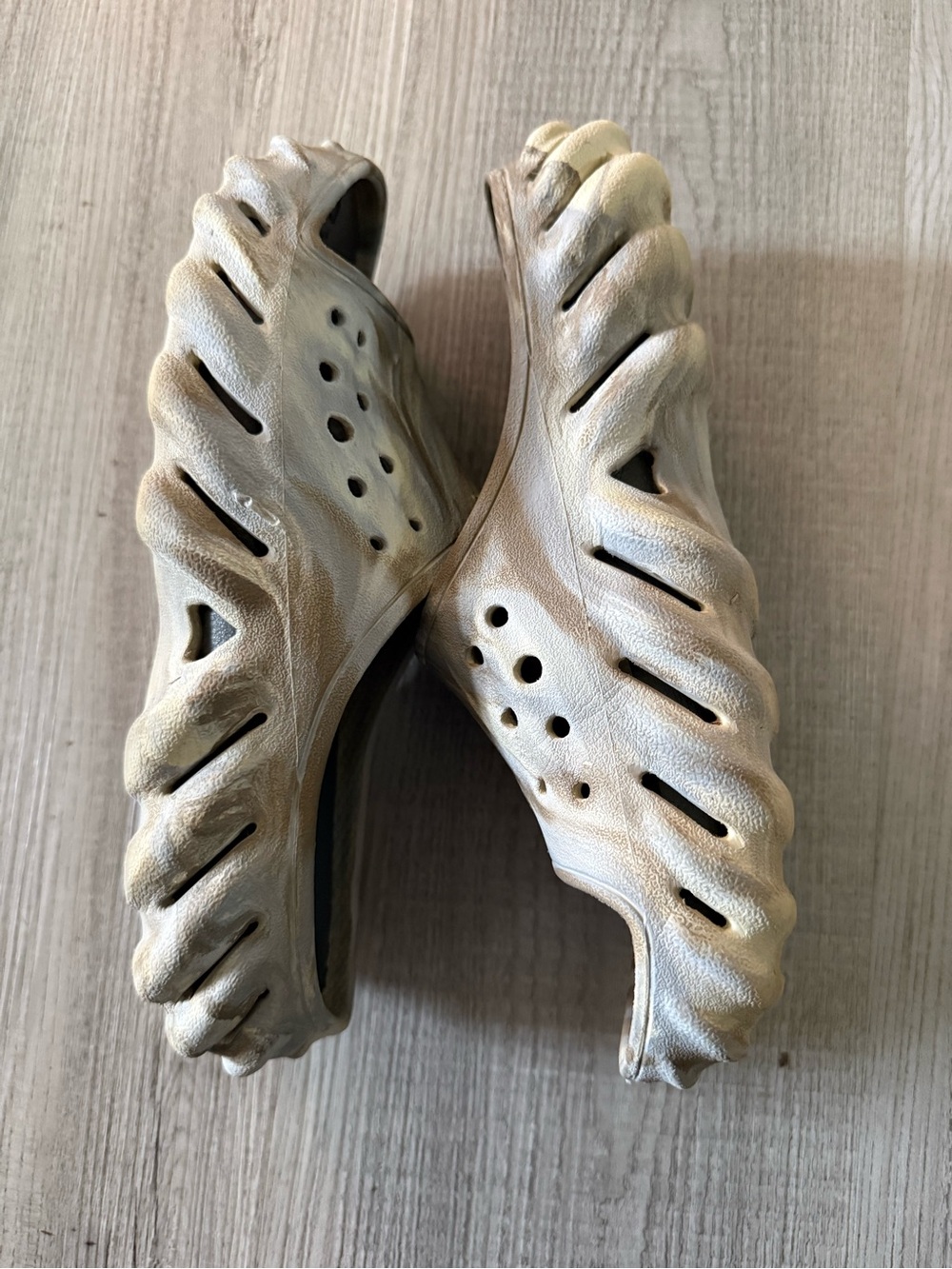 CROCS Marbled Tan and Gray Slide Sandals - Picture 5 of 7